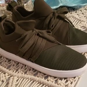 Steve Madden Lancer sneakers